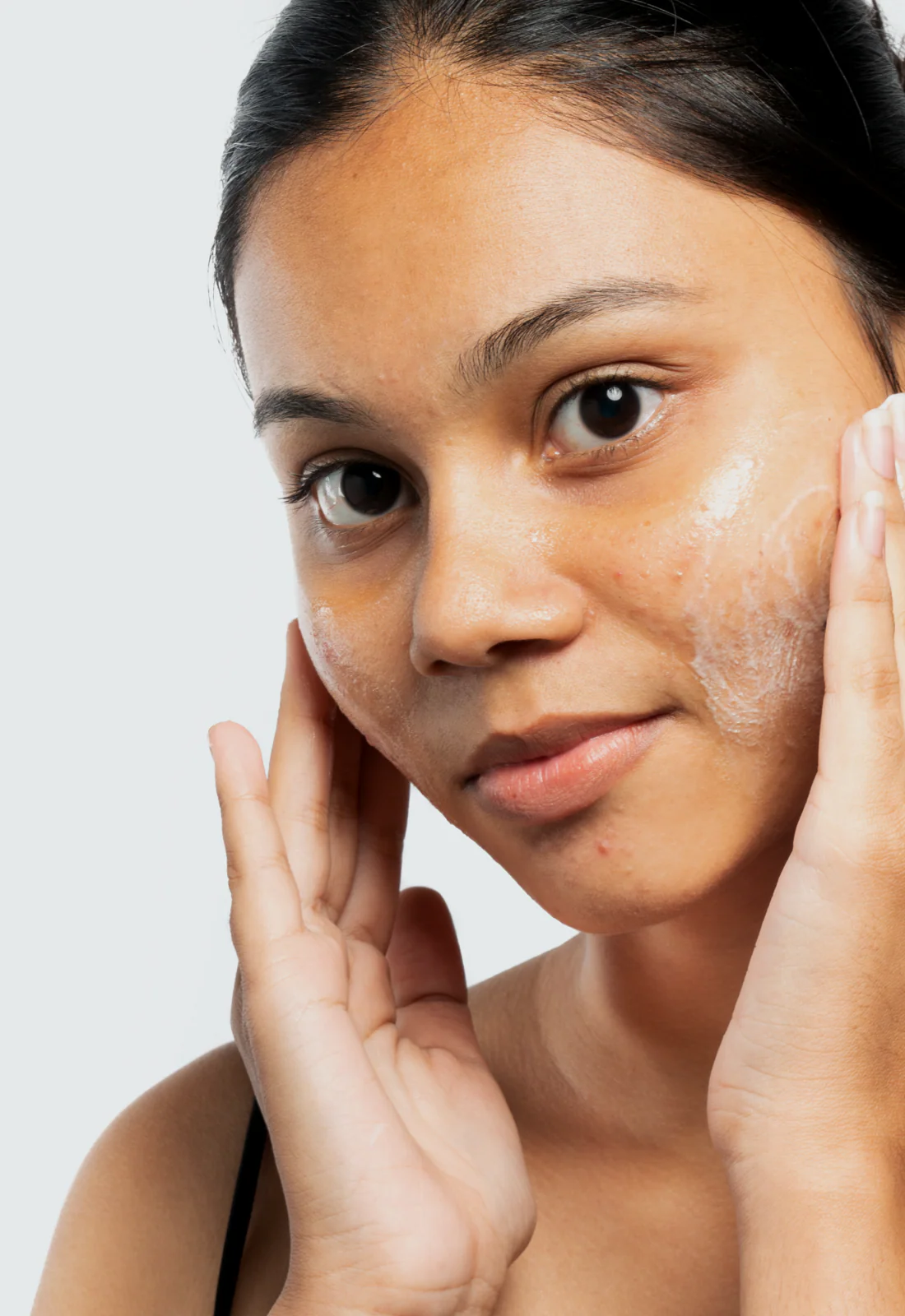 Oat Extract 06% Gentle Cleanser - Image 3